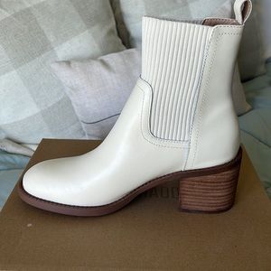 Steve Madden ankle boots- white